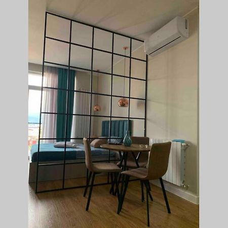 Geverse Apartment Batumi Exteriör bild